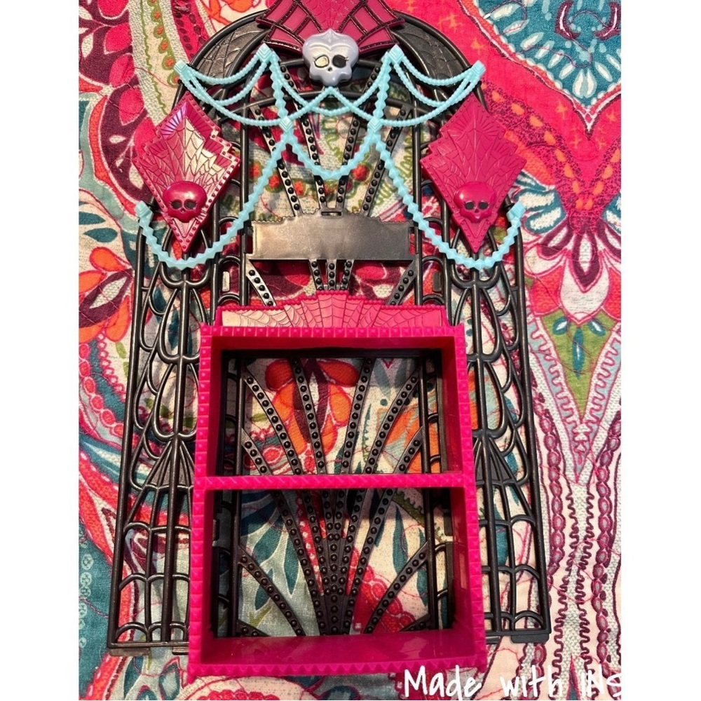 Monster High Display Piece - Black and Pink